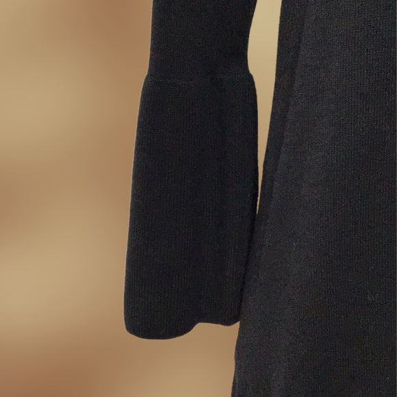 H by HALSTON V-Neck Bell Sleeve Tunic, Knit, Black, Size Small - Picture 5 of 7